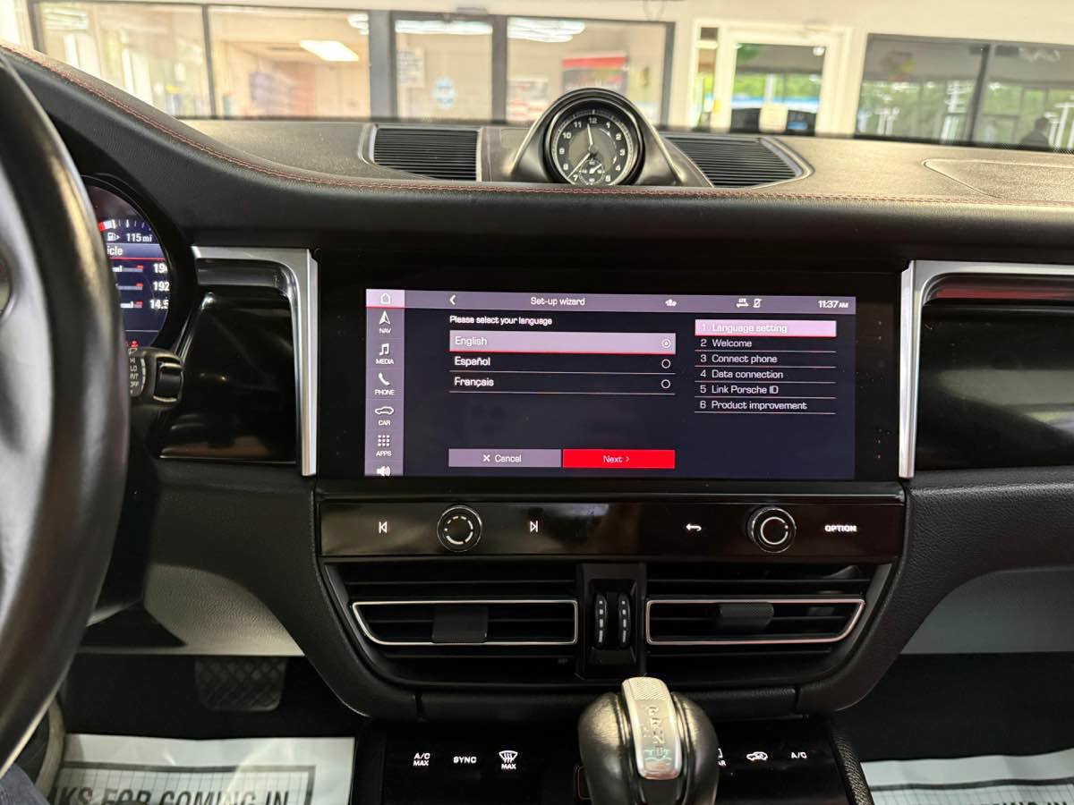 Used 2023 Porsche Macan AWD/4WD image 23