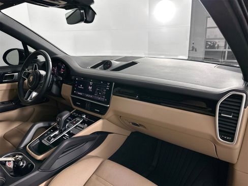 Certified 2023 Porsche Cayenne S Platinum w/ Premium Package Plus image 29