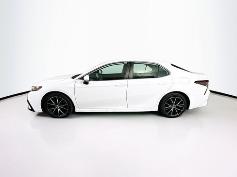 Used 2021 Toyota Camry SE w/ Carpet Mat Package (TMS) image 4