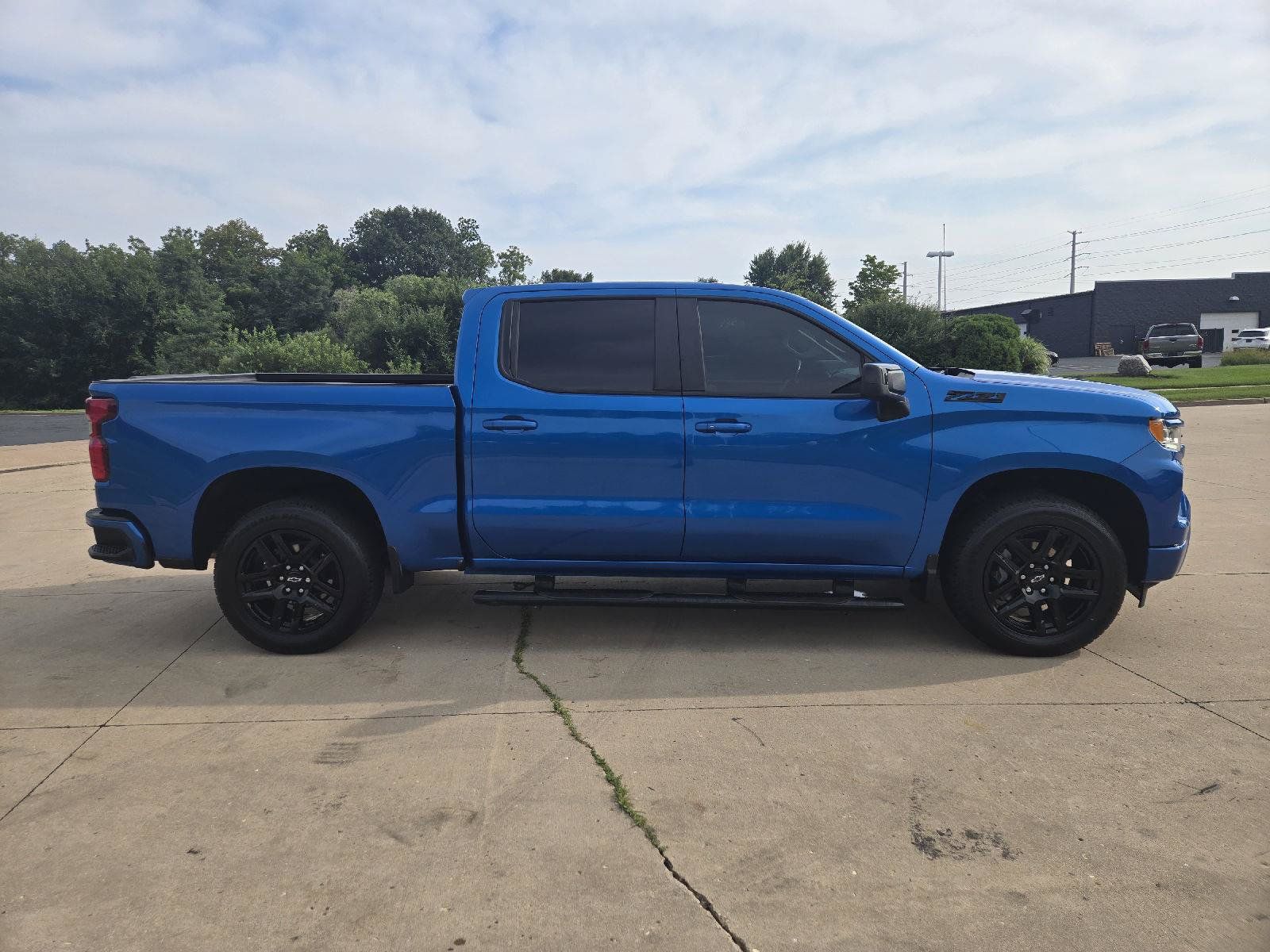 Used 2023 Chevrolet Silverado 1500 RST AWD/4WD image 2
