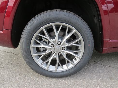 New 2025 Jeep Grand Cherokee L Summit image 11