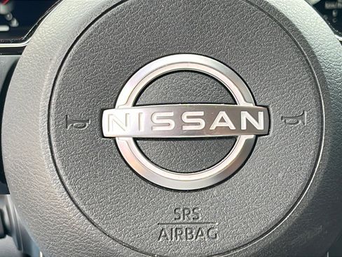 Used 2022 Nissan Pathfinder Platinum w/ Cargo Package FWD image 17