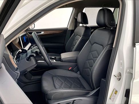 Used 2025 Volkswagen Atlas SE image 30