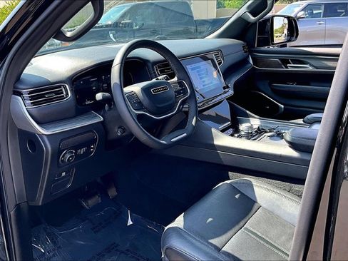 Used 2024 Jeep Wagoneer L Series II w/ Flexible Seating Group AWD/4WD image 18