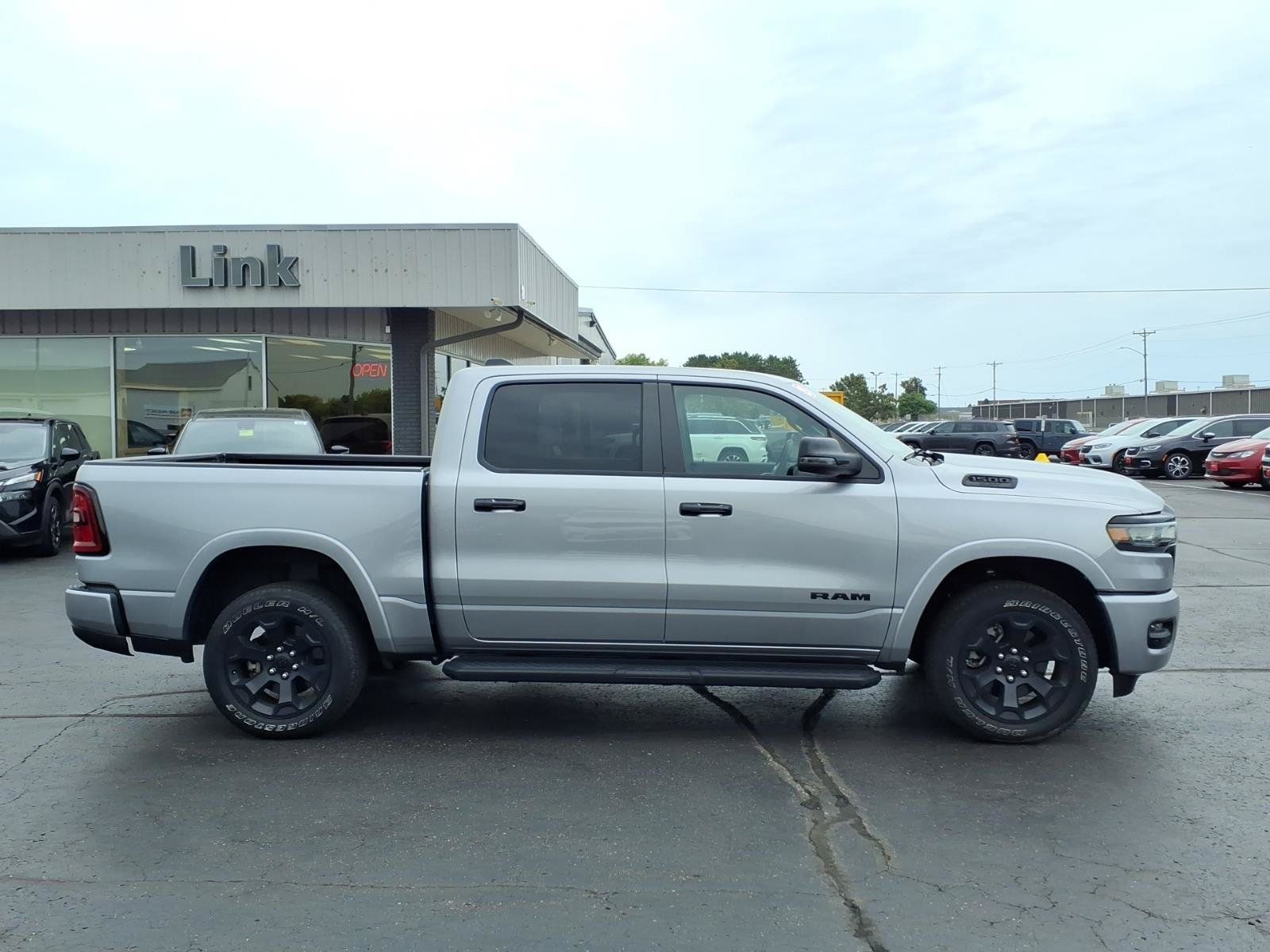 Used 2025 RAM 1500 Big Horn AWD/4WD image 2