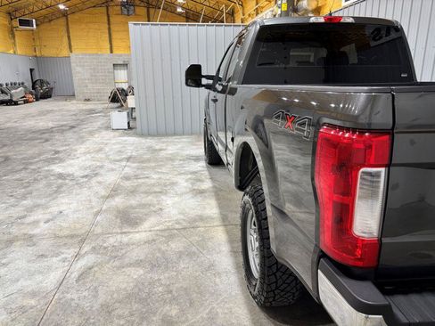 Used 2018 Ford F250 XL w/ Power Equipment Group AWD/4WD image 9