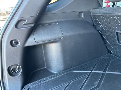 Used 2021 Chevrolet Equinox LT image 28