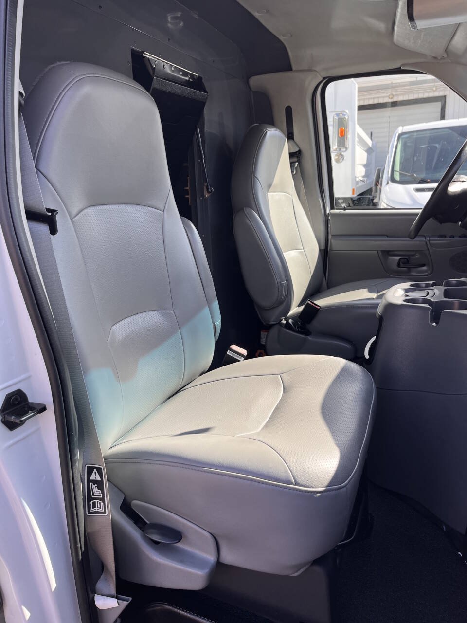 Used 2003 Ford E-350 and Econoline 350 Extended Super Duty RWD image 17