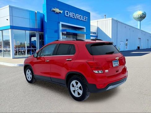 Used 2017 Chevrolet Trax LT w/ LT Convenience Package image 6