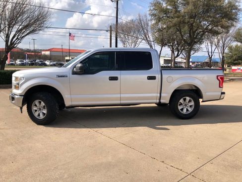 Used 2017 Ford F150 XLT RWD image 2