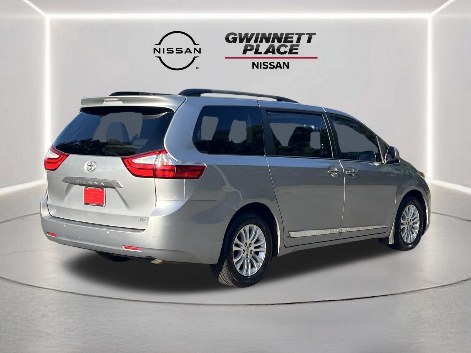 Used 2016 Toyota Sienna XLE w/ XLE Navigation Package FWD image 26