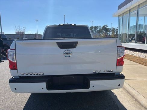 Used 2022 Nissan Titan SV image 4