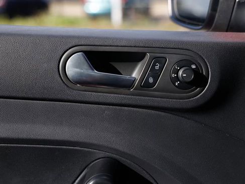 Used 2018 Volkswagen Beetle 2.0T S image 44