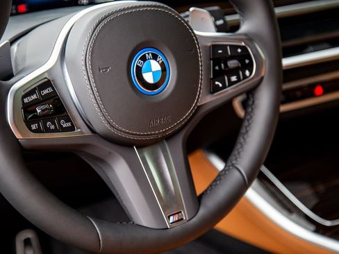 New 2026 BMW X5 xDrive50e w/ Executive Package AWD/4WD image 12