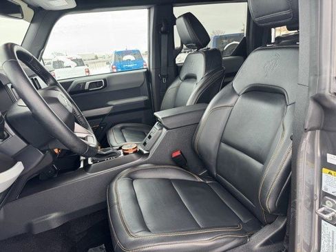 Used 2023 Ford Bronco Badlands image 11