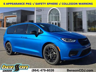 New 2026 Chrysler Pacifica Select w/ S Appearance Package