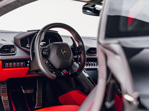 Used 2021 Lamborghini Huracan EVO RWD image 38