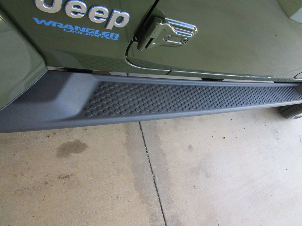 Used 2022 Jeep Wrangler Unlimited Sahara AWD/4WD image 26