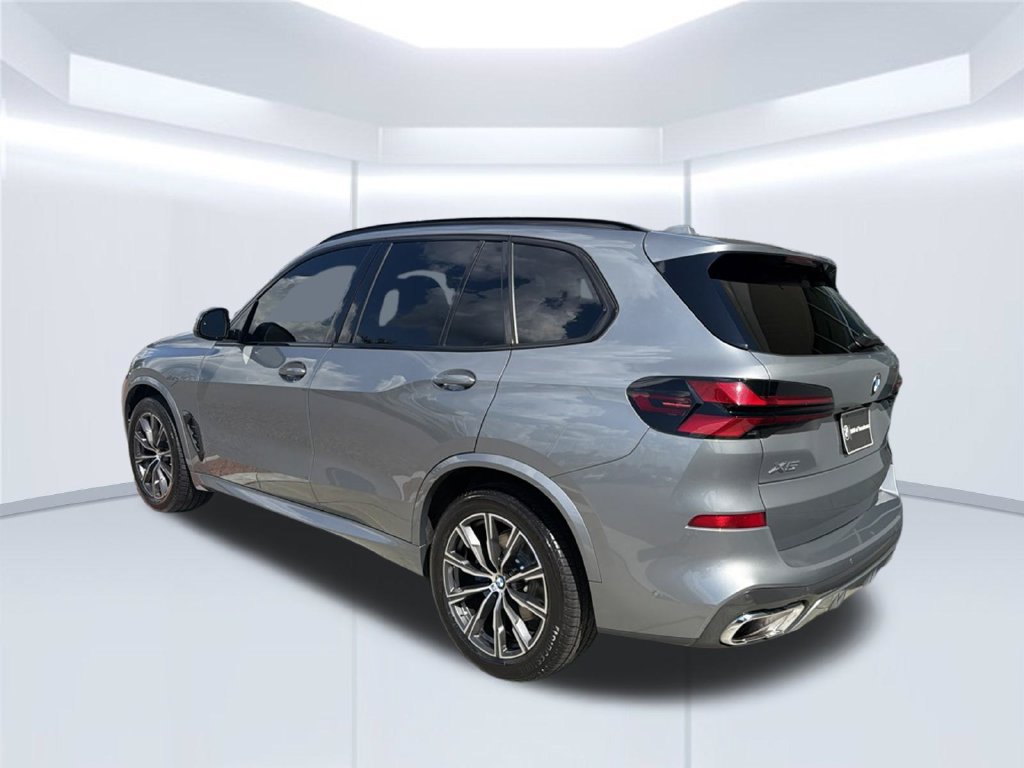 Used 2024 BMW X5 xDrive40i w/ M Sport Package AWD/4WD image 5
