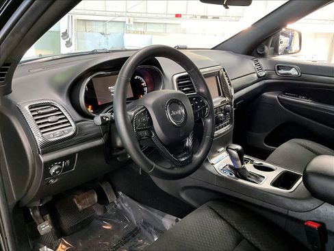 Used 2021 Jeep Grand Cherokee Laredo image 16