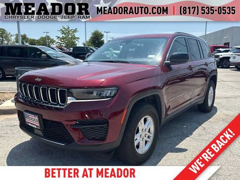Used 2024 Jeep Grand Cherokee Laredo RWD image 1