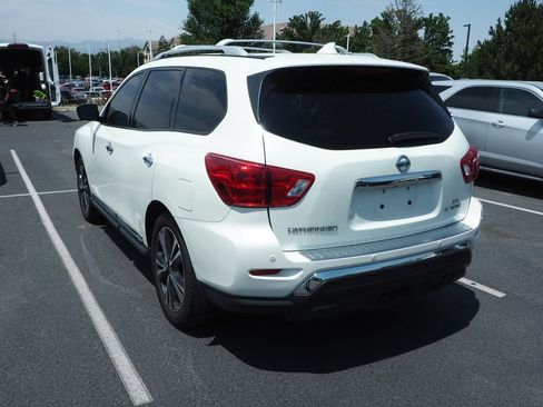 Used 2019 Nissan Pathfinder Platinum AWD/4WD image 3