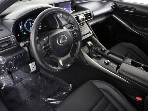 Used 2019 Lexus IS 300 F Sport w/ F Sport Package RWD image 18