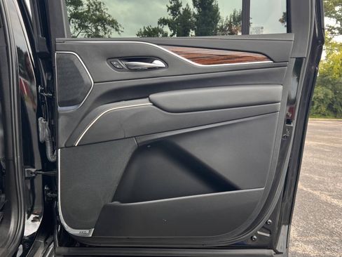 Used 2021 Cadillac Escalade ESV Premium Luxury AWD/4WD image 18