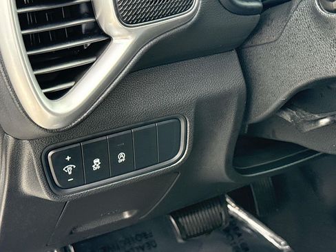 Used 2025 Kia Soul LX w/ LX Technology Package FWD image 24
