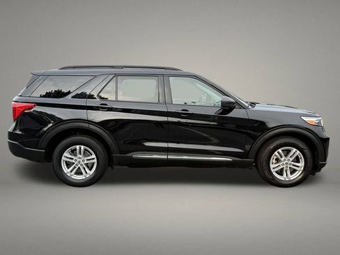 Used 2022 Ford Explorer XLT w/ Equipment Group 202A image 6