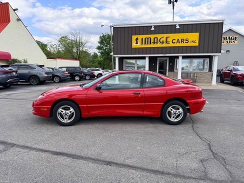 Used 2005 Pontiac Sunfire Coupe w/ 1SB Preferred Equipment Group FWD image 9