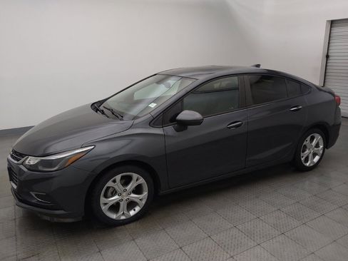 Used 2017 Chevrolet Cruze Premier FWD image 2