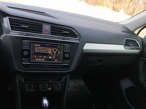 Used 2020 Volkswagen Tiguan S image 17