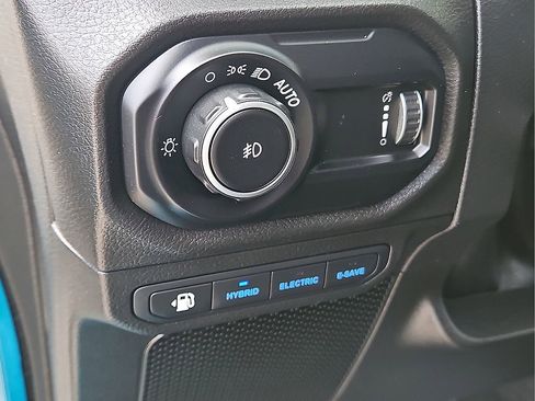 Used 2024 Jeep Wrangler Unlimited w/ Convenience Group AWD/4WD image 20