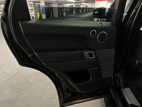 Used 2016 Land Rover Range Rover Sport HSE image 18