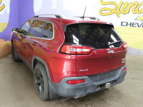 Used 2017 Jeep Cherokee Latitude w/ Cold Weather Group AWD/4WD image 6