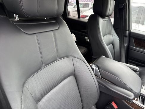 Used 2020 Land Rover Range Rover HSE image 24