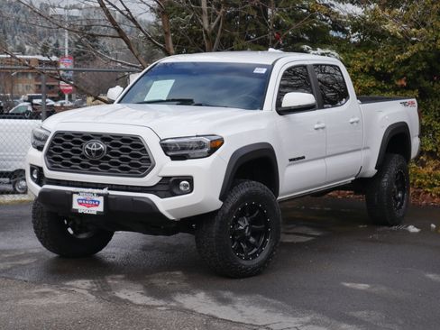 Used 2023 Toyota Tacoma TRD Off-Road w/ Black Out Package (TMS) image 2