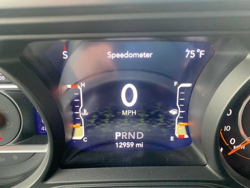 Used 2024 Jeep Wrangler Unlimited Rubicon AWD/4WD image 31