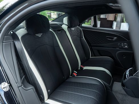 Certified 2025 Bentley Flying Spur Plug-In Hybrid AWD/4WD image 19