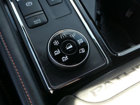 Used 2025 Nissan Pathfinder Rock Creek image 19