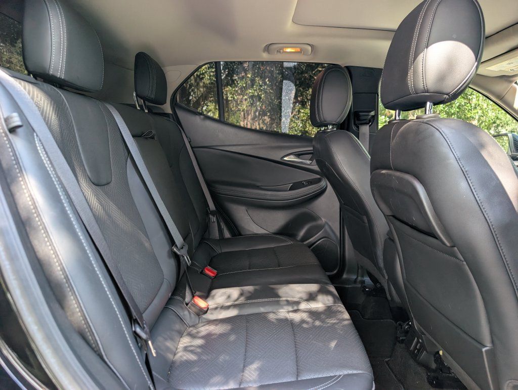 Used 2022 Buick Encore GX Essence w/ Experience Buick Package FWD image 19