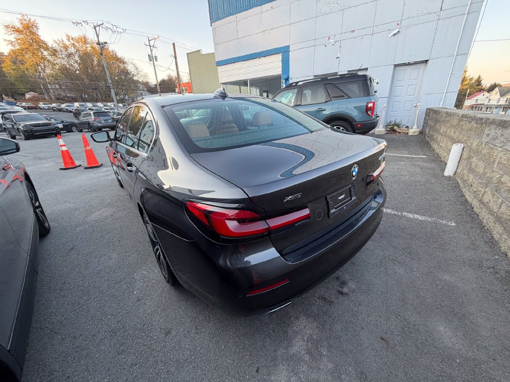 Used 2023 BMW 530i xDrive w/ Premium Package AWD/4WD image 3