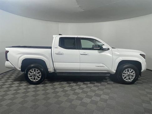 Certified 2025 Toyota Tacoma SR5 AWD/4WD image 8