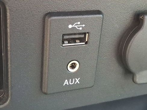 Used 2017 Nissan Titan S image 24