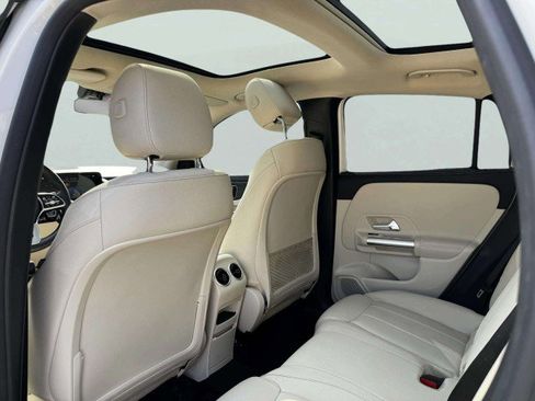 Used 2023 Mercedes-Benz GLA 250 w/ Premium Package image 36