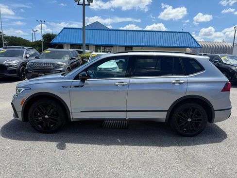 Used 2022 Volkswagen Tiguan SE R-Line AWD/4WD image 2