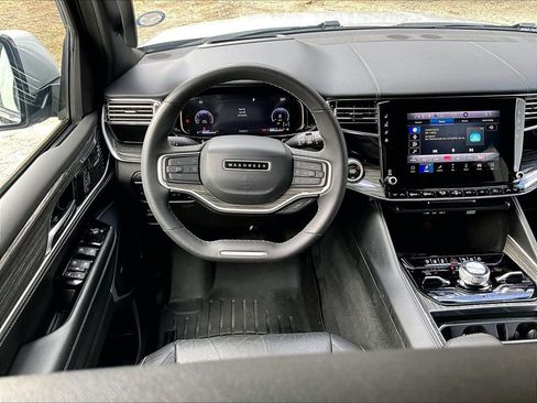 Used 2022 Jeep Wagoneer Series III AWD/4WD image 18