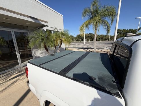 Used 2017 Toyota Tacoma SR5 image 28