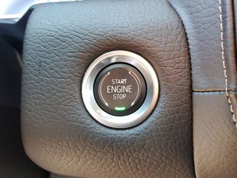 Used 2024 GMC Yukon XL Denali w/ Advanced Technology Package RWD image 24